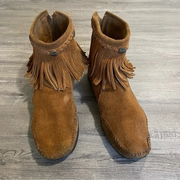 Minnetonka Fringe Moccasin Chukka Leather Boot - Picture 2 of 8
